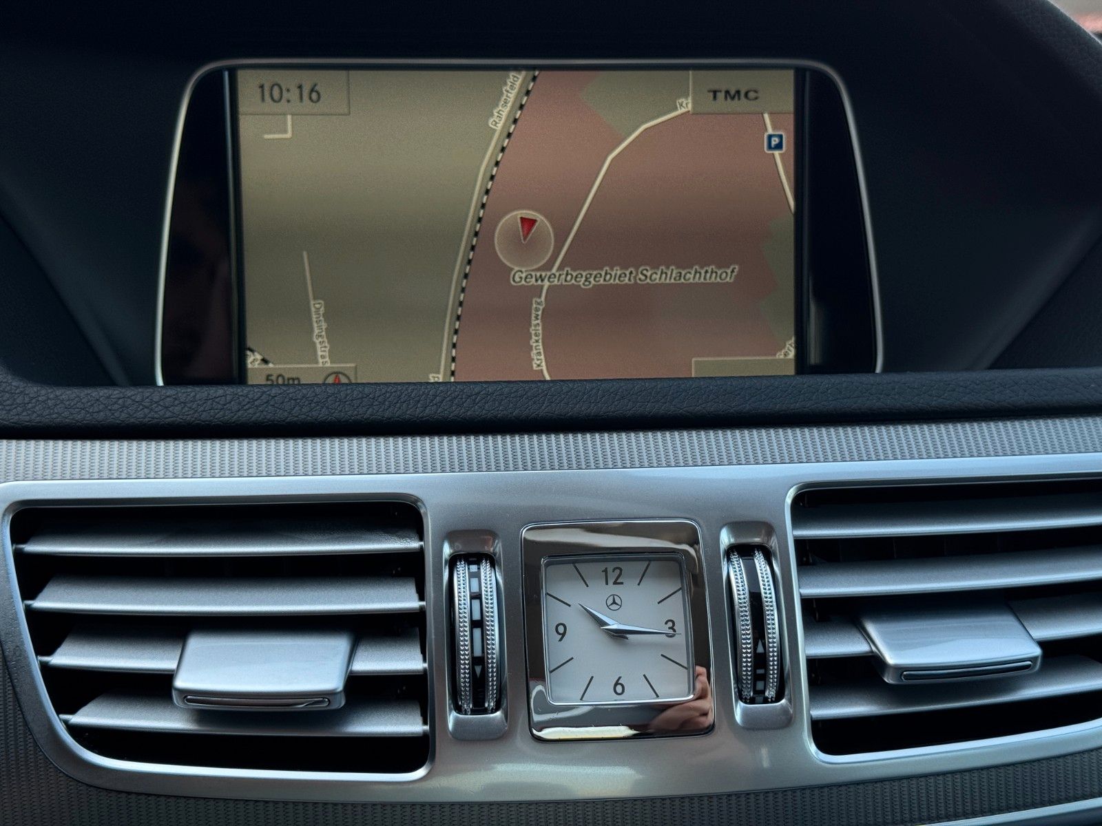 Fahrzeugabbildung Mercedes-Benz E 350 CGI AVANTGARDE *LED|CAM|AIRMATIC|1.HAND*