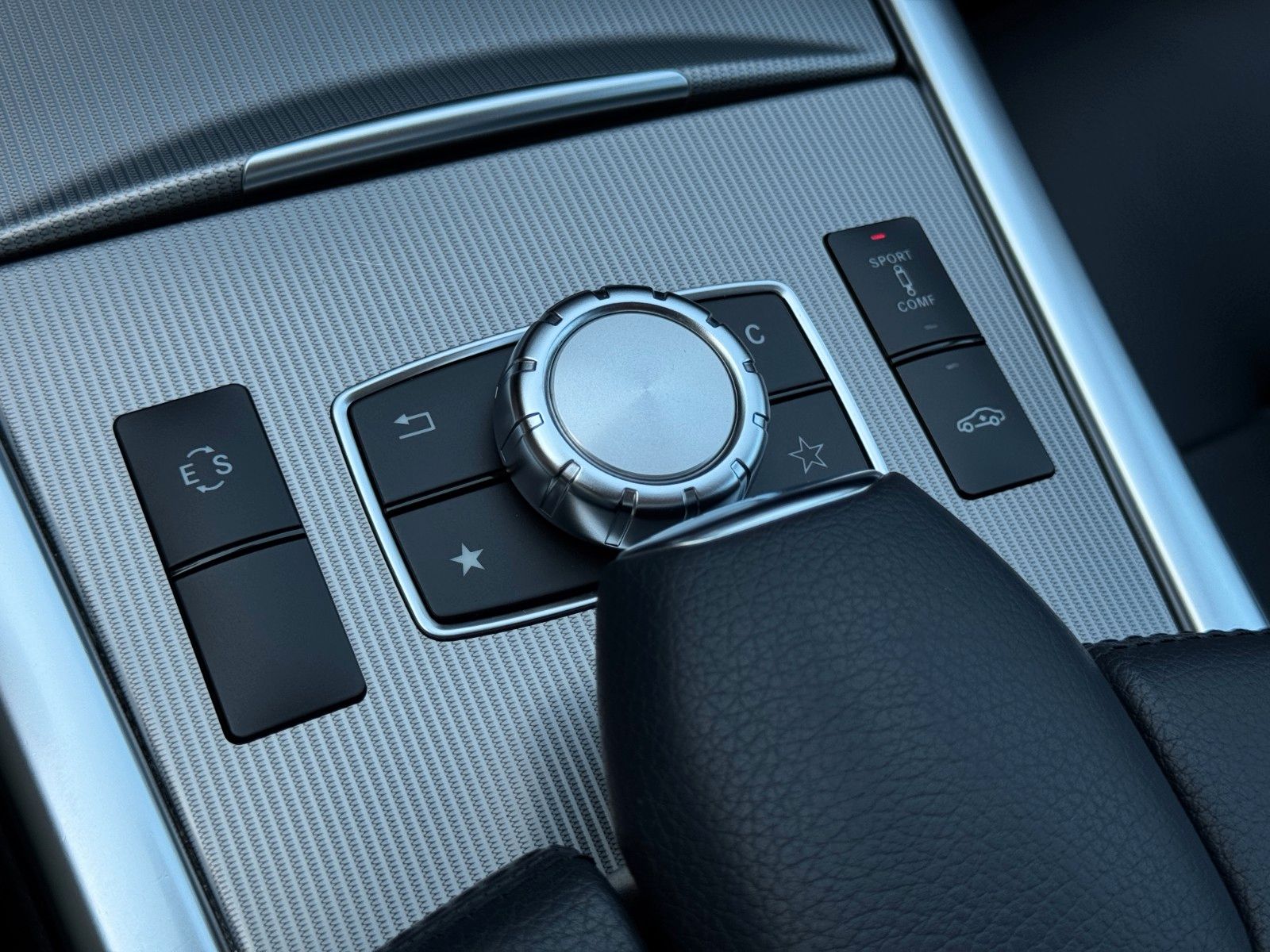 Fahrzeugabbildung Mercedes-Benz E 350 CGI AVANTGARDE *LED|CAM|AIRMATIC|1.HAND*