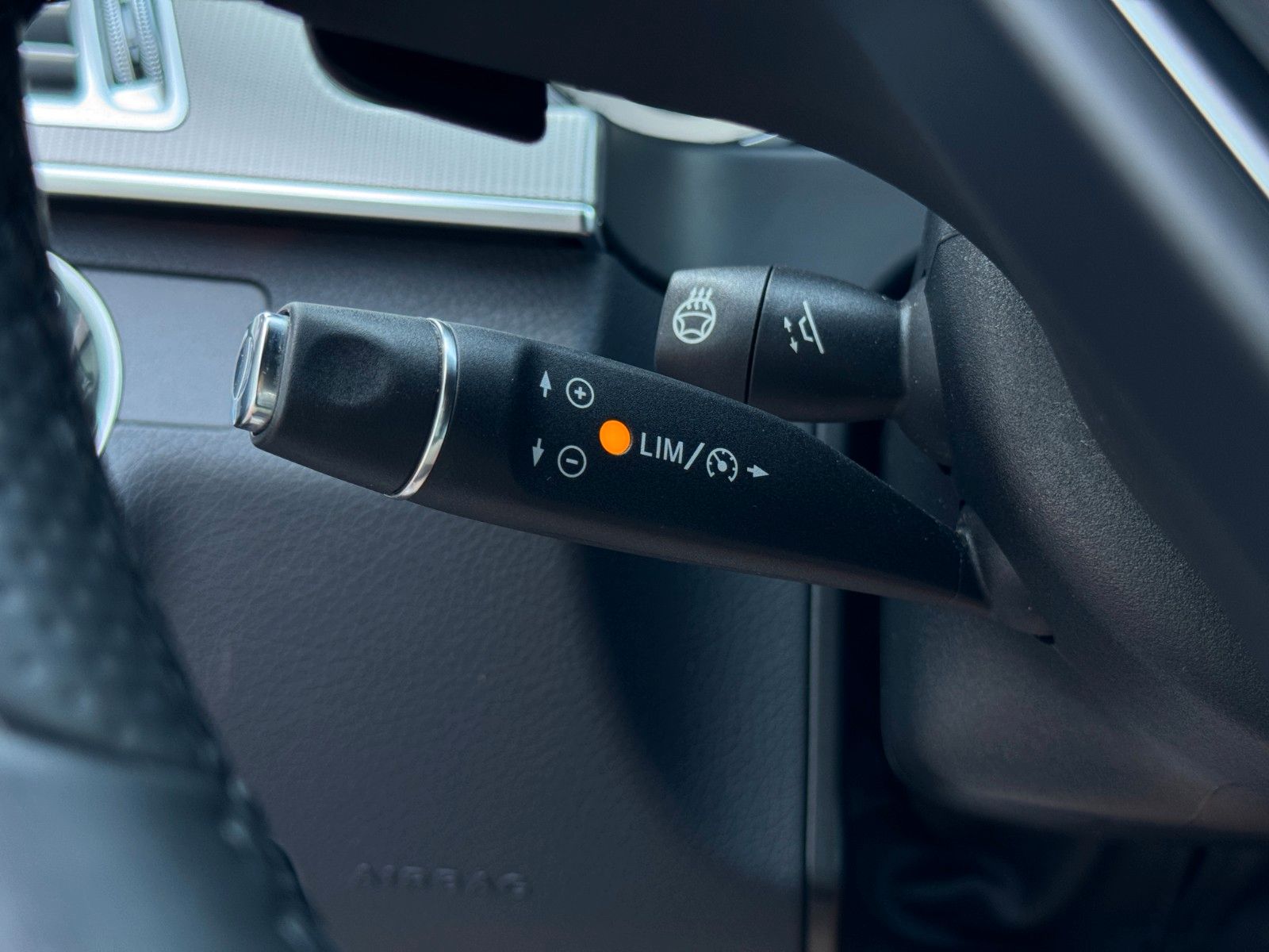 Fahrzeugabbildung Mercedes-Benz E 350 CGI AVANTGARDE *LED|CAM|AIRMATIC|1.HAND*