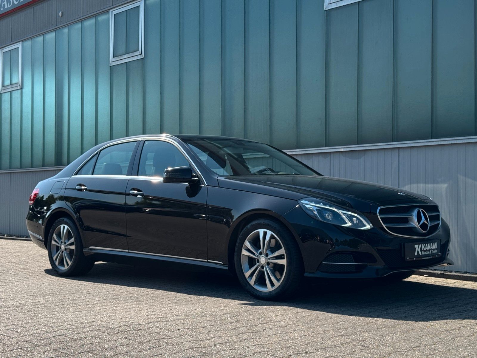 Fahrzeugabbildung Mercedes-Benz E 350 CGI AVANTGARDE *LED|CAM|AIRMATIC|1.HAND*
