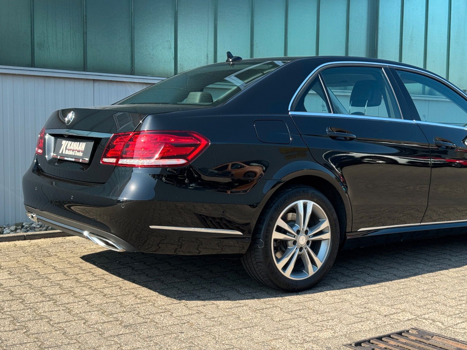 Fahrzeugabbildung Mercedes-Benz E 350 CGI AVANTGARDE *LED|CAM|AIRMATIC|1.HAND*