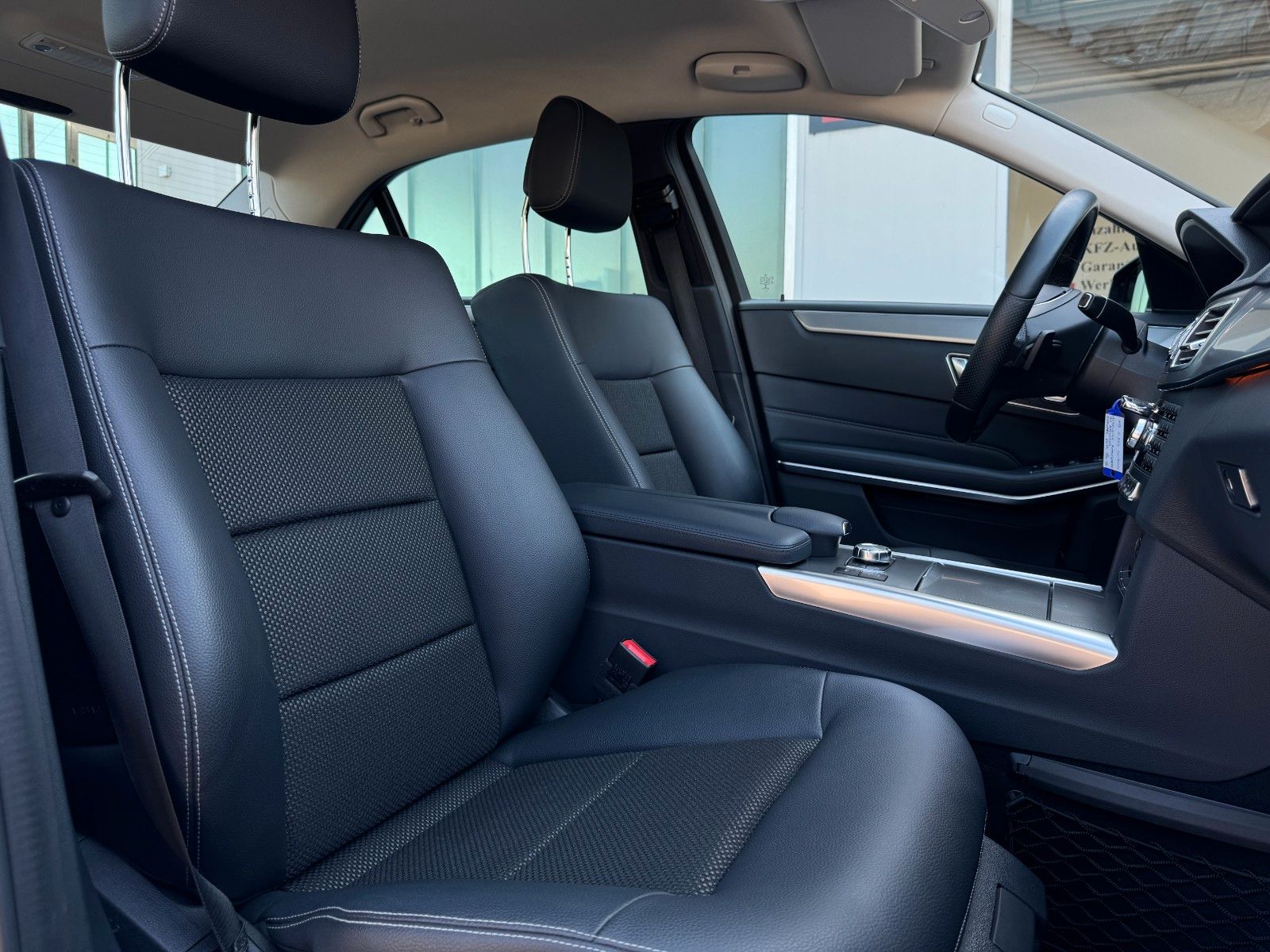 Fahrzeugabbildung Mercedes-Benz E 350 CGI AVANTGARDE *LED|CAM|AIRMATIC|1.HAND*