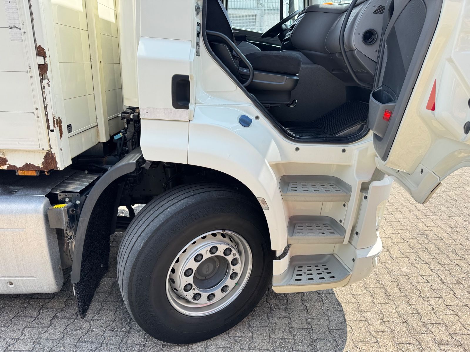 Fahrzeugabbildung DAF CF 460  6x2  Baustoff Palfinger PK18001L TÜV NEU