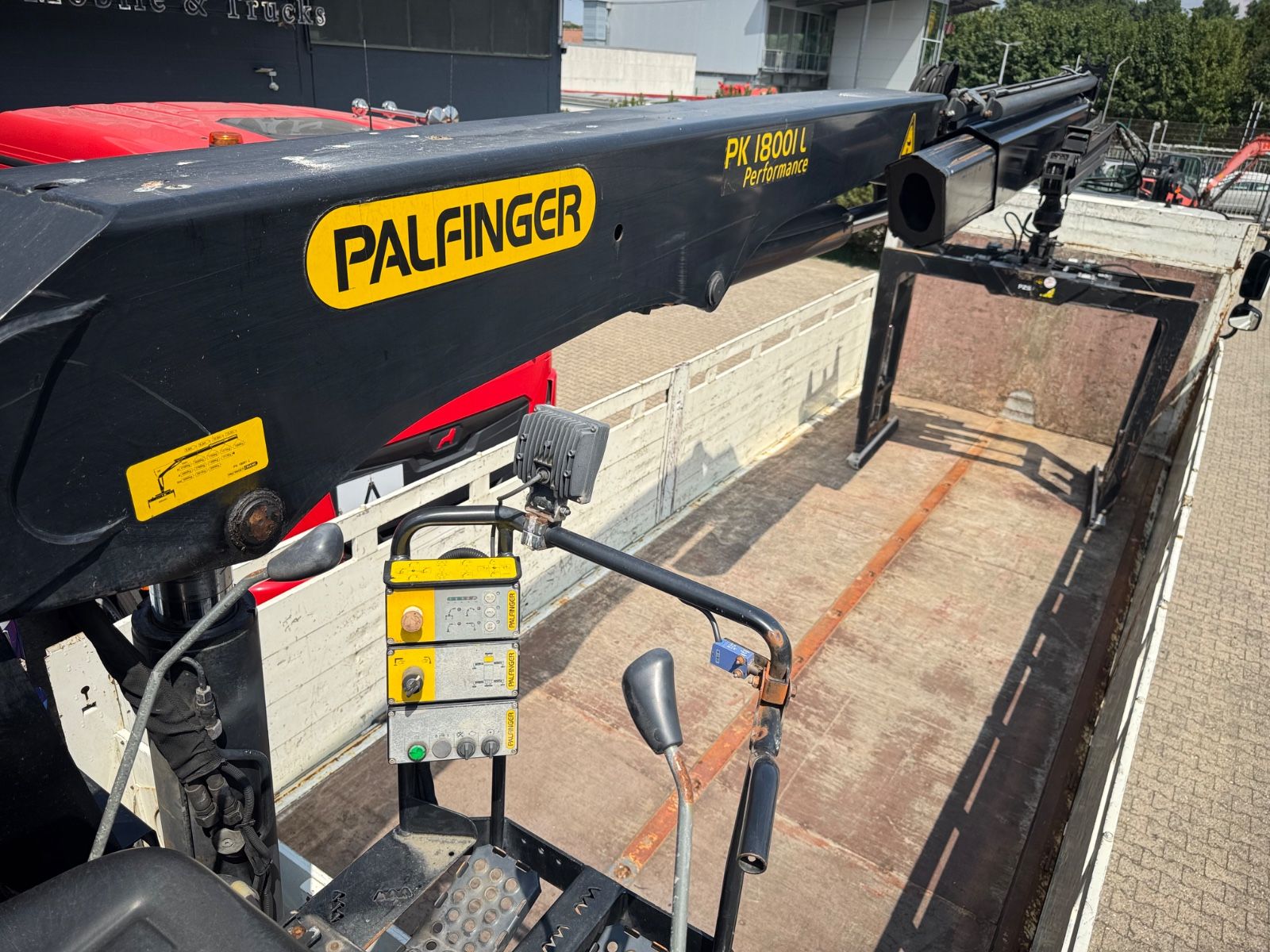 Fahrzeugabbildung DAF CF 460  6x2  Baustoff Palfinger PK18001L TÜV NEU