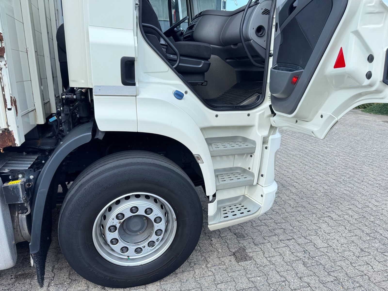 Fahrzeugabbildung DAF CF 460  6x2  Baustoff Palfinger PK18001L TÜV NEU