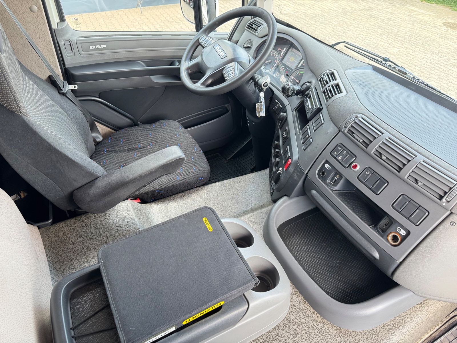 Fahrzeugabbildung DAF CF 460  6x2  Baustoff Palfinger PK18001L TÜV NEU