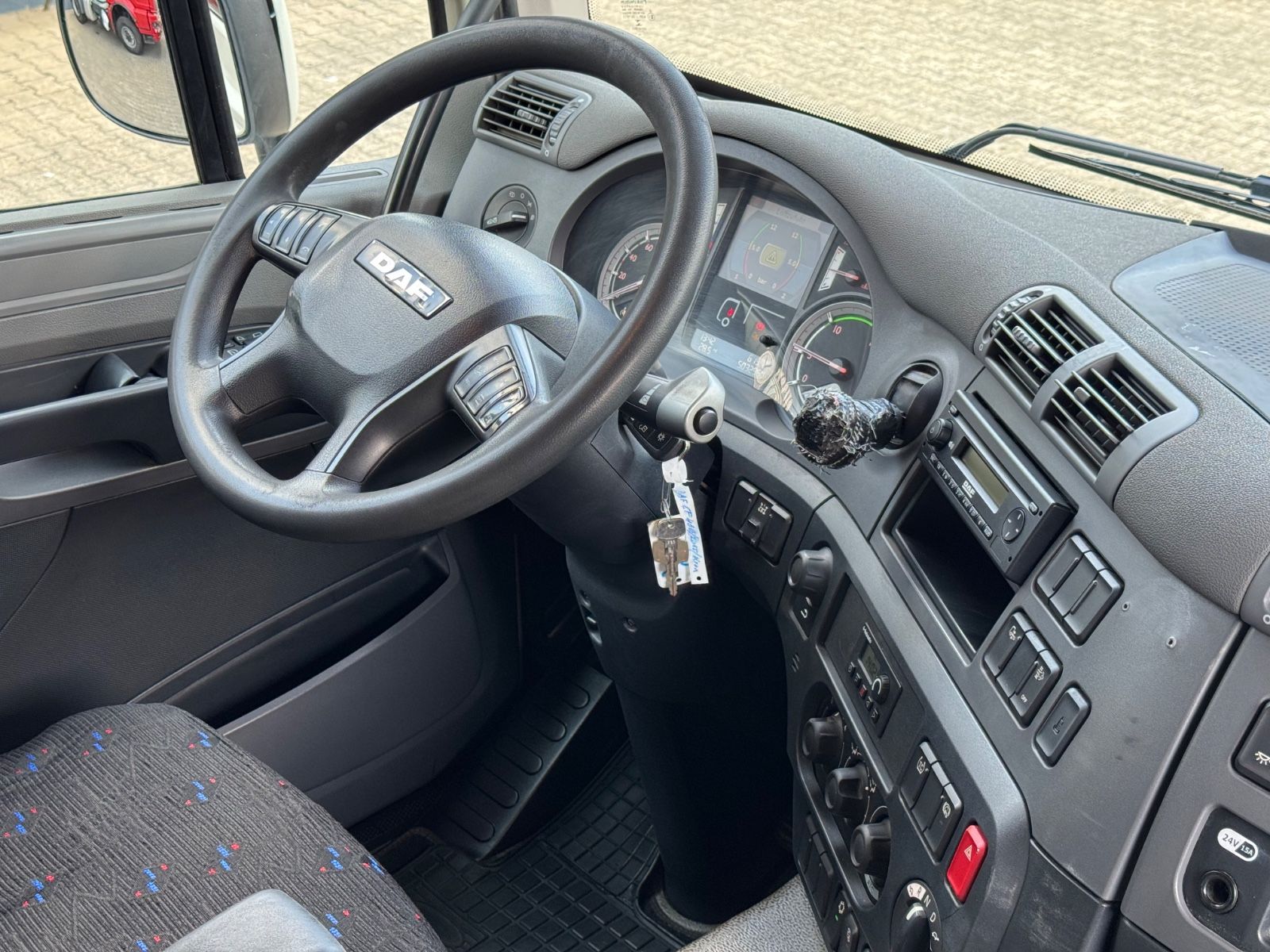 Fahrzeugabbildung DAF CF 460  6x2  Baustoff Palfinger PK18001L TÜV NEU