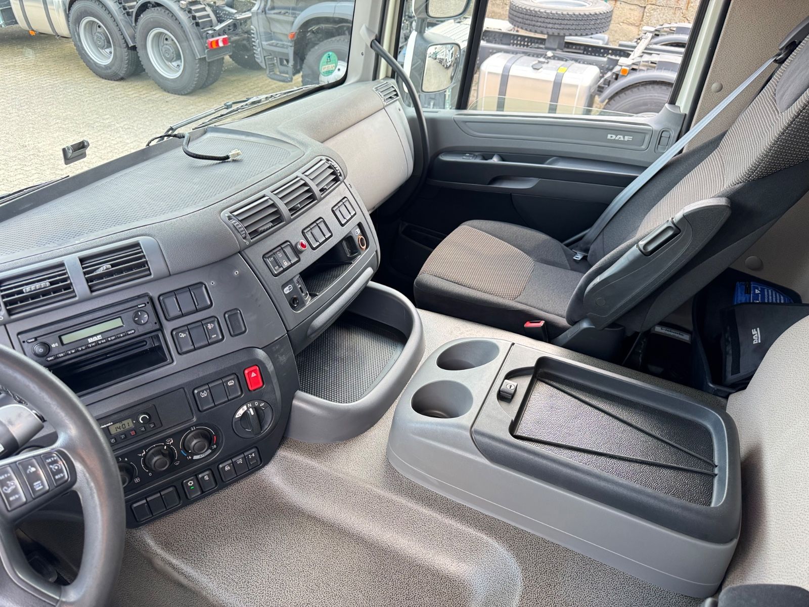 Fahrzeugabbildung DAF CF 460  6x2  Baustoff Palfinger PK18001L TÜV NEU