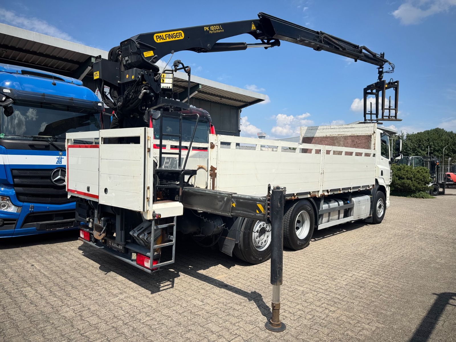 Fahrzeugabbildung DAF CF 460  6x2  Baustoff Palfinger PK18001L TÜV NEU