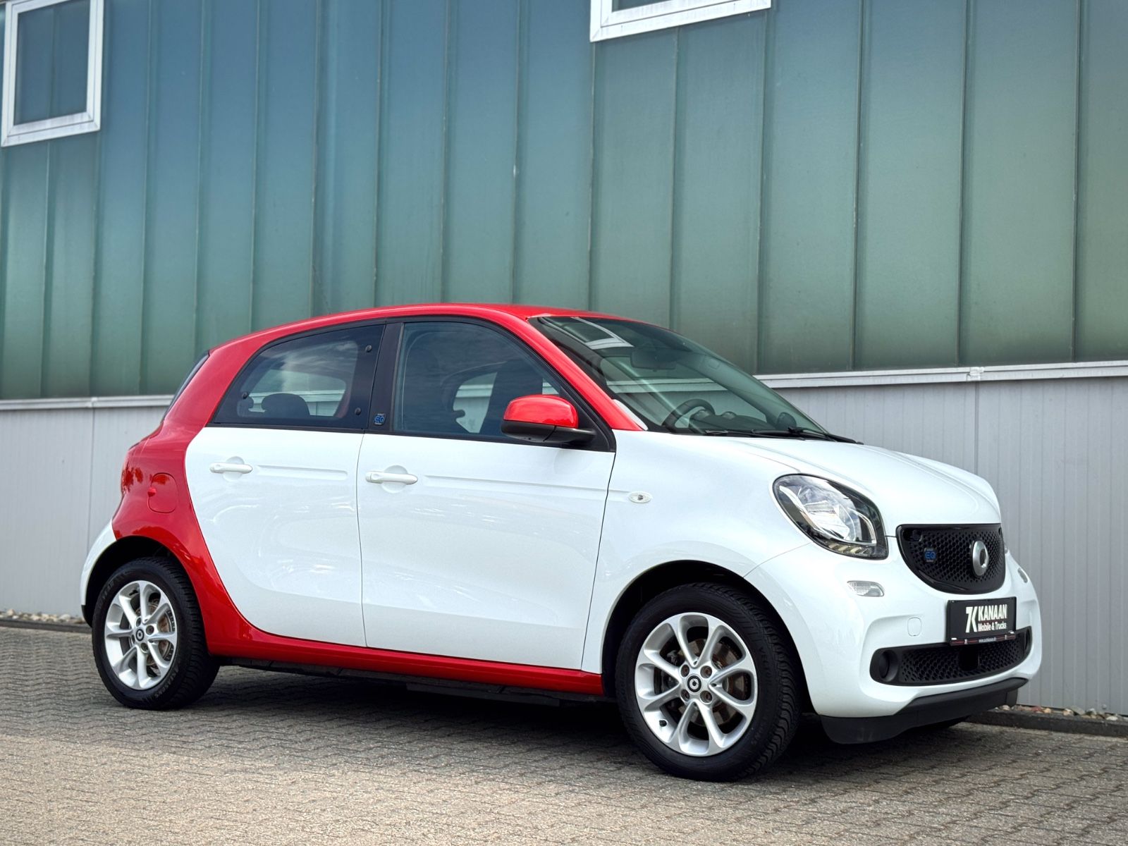Fahrzeugabbildung Smart ForFour EQ/Electric Drive PASSION *DAB|PDC|SHZ*