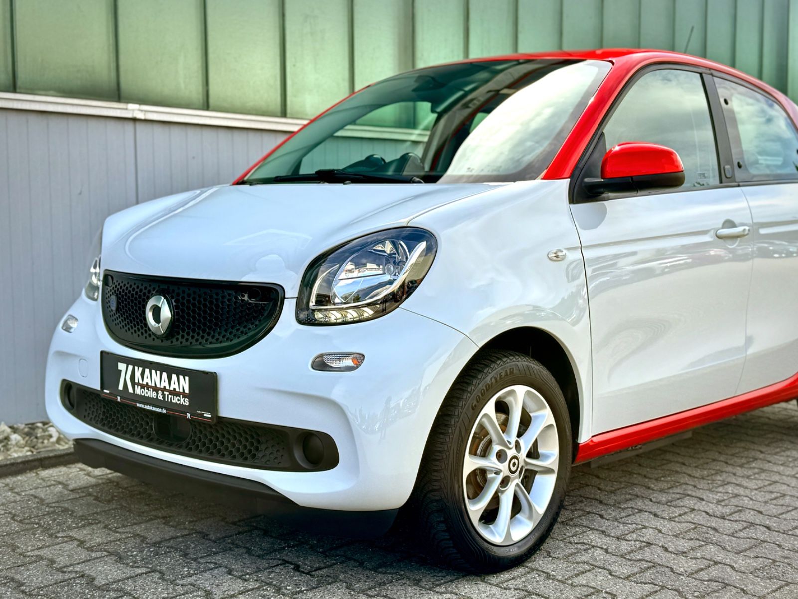 Fahrzeugabbildung Smart ForFour EQ/Electric Drive PASSION *DAB|PDC|SHZ*