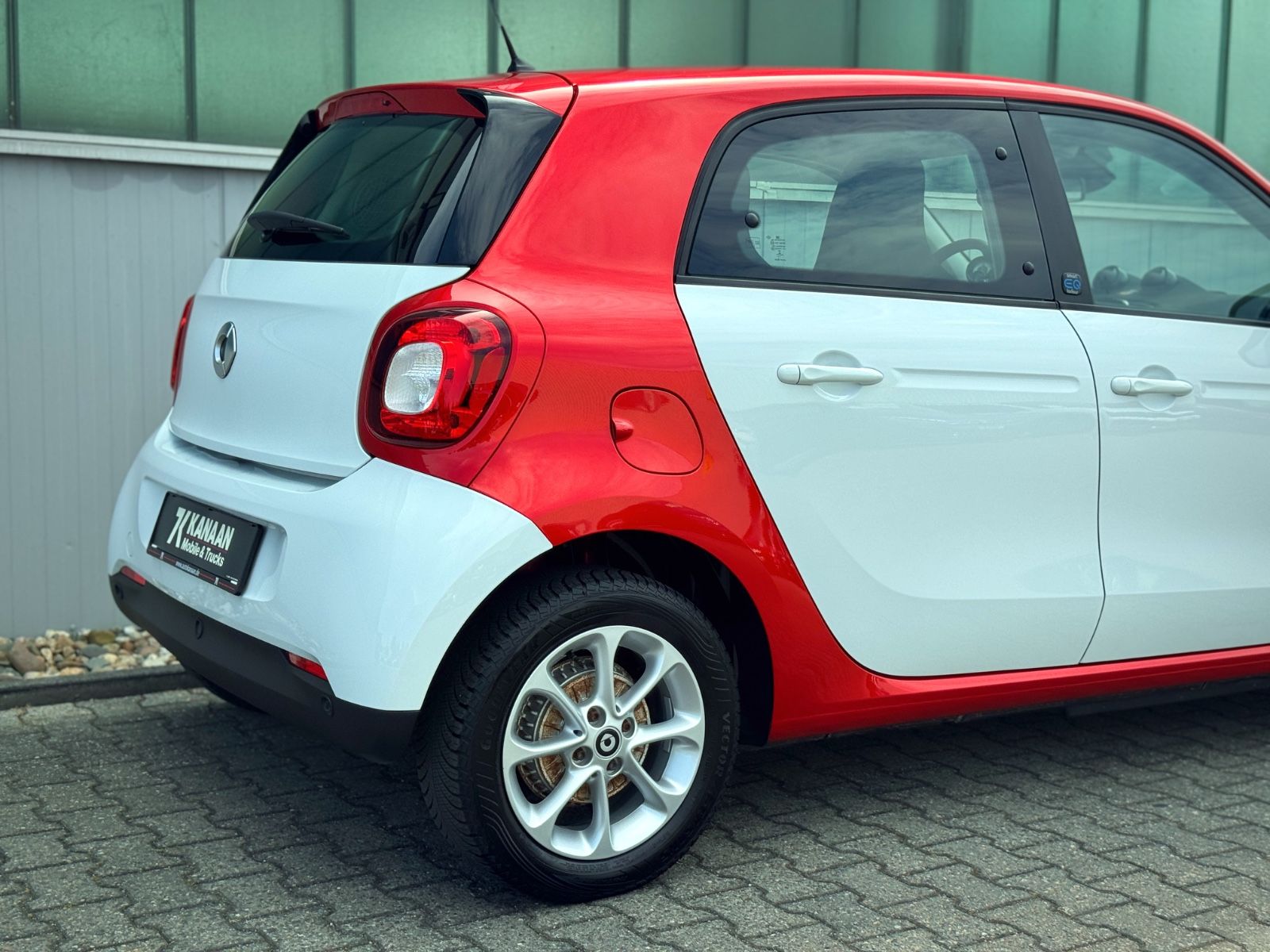 Fahrzeugabbildung Smart ForFour EQ/Electric Drive PASSION *DAB|PDC|SHZ*