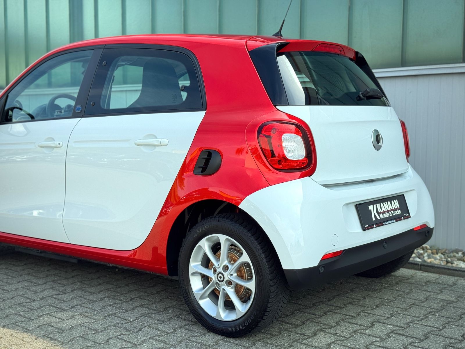 Fahrzeugabbildung Smart ForFour EQ/Electric Drive PASSION *DAB|PDC|SHZ*