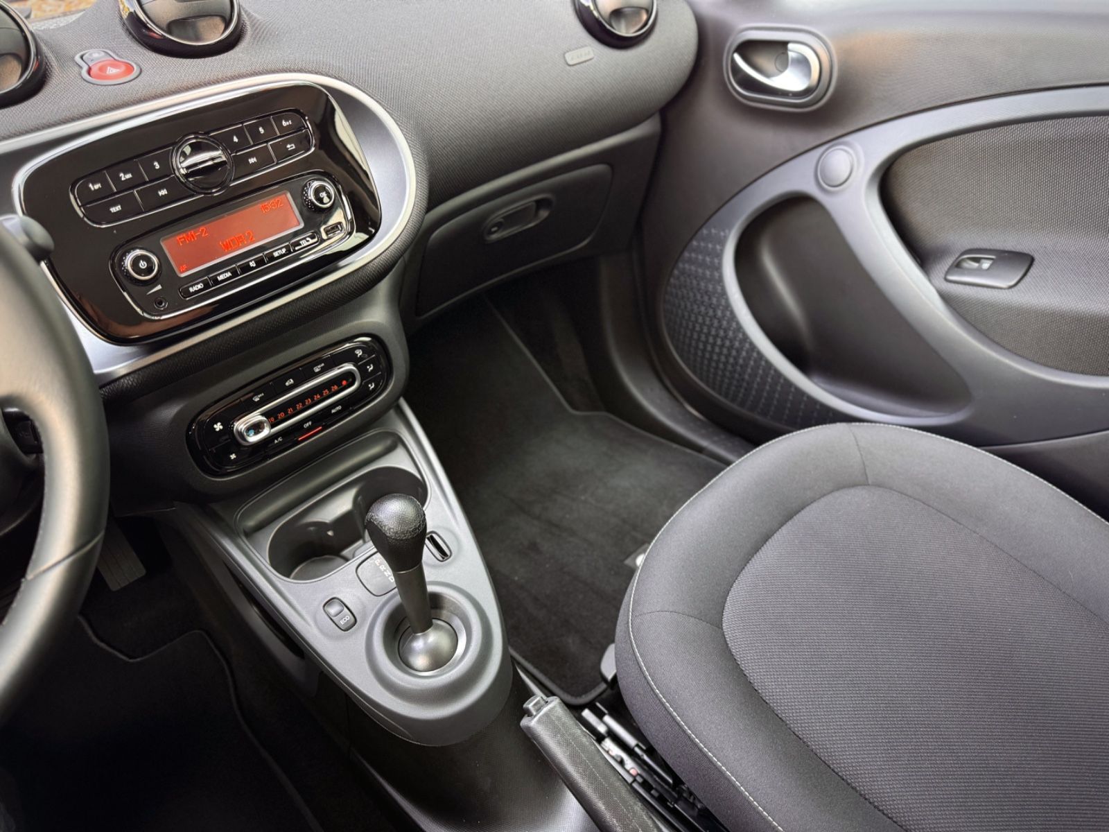 Fahrzeugabbildung Smart ForFour EQ/Electric Drive PASSION *DAB|PDC|SHZ*