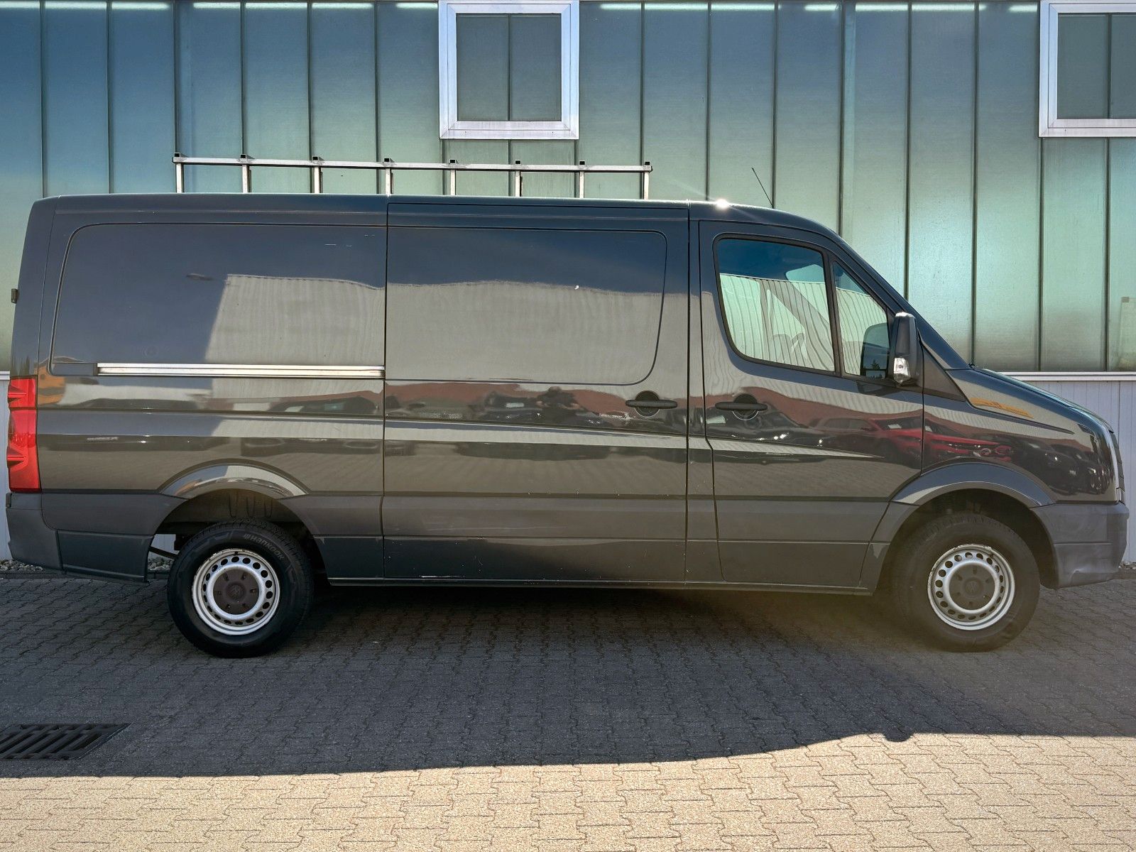 Fahrzeugabbildung Volkswagen Crafter 2.0 TDI Kasten 30 L2H1 *GLASTRANSPORT*
