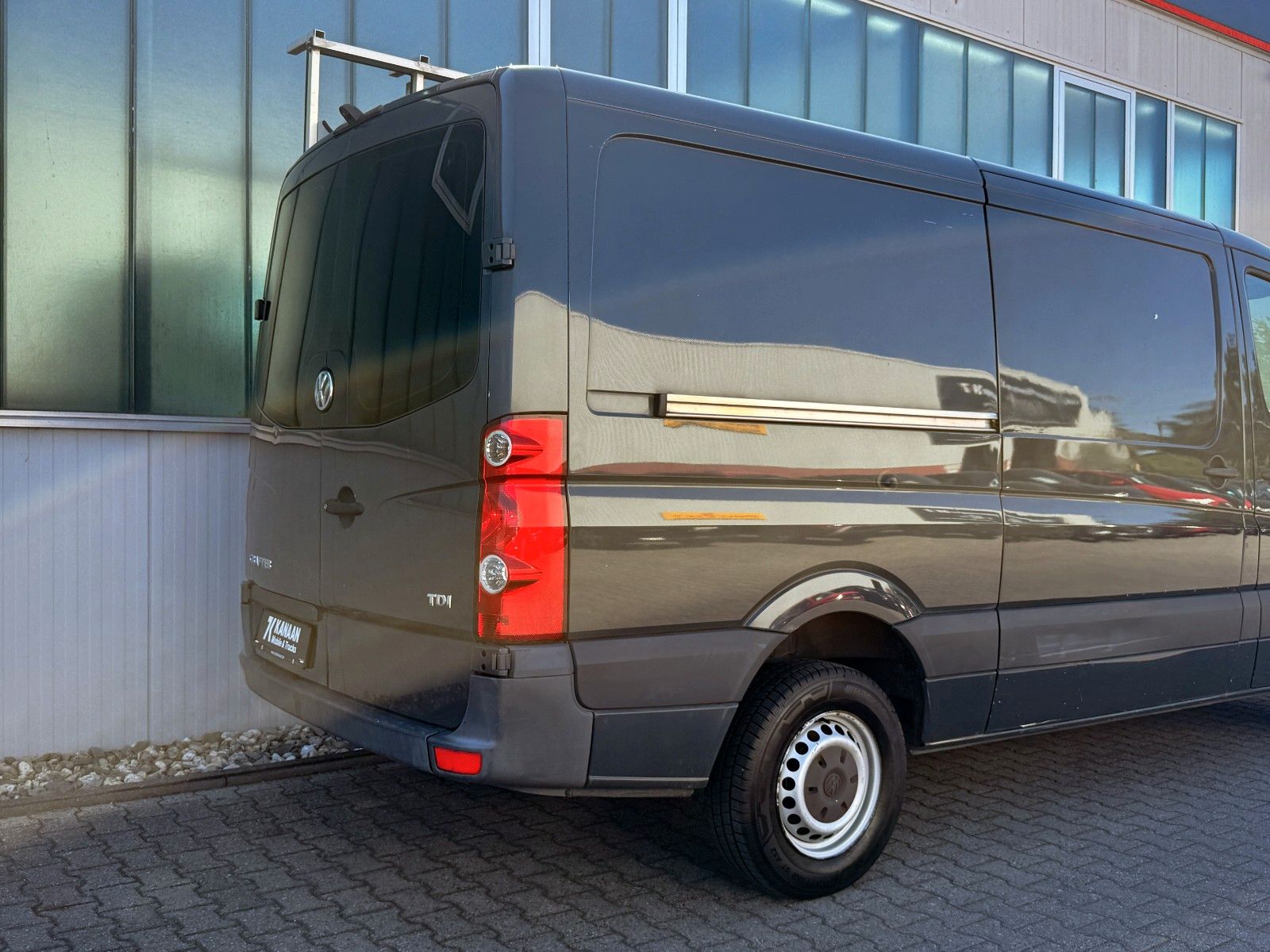 Fahrzeugabbildung Volkswagen Crafter 2.0 TDI Kasten 30 L2H1 *GLASTRANSPORT*