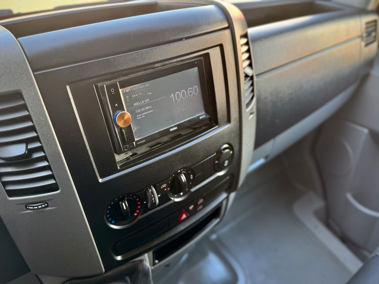 Fahrzeugabbildung Volkswagen Crafter 2.0 TDI Kasten 30 L2H1 *GLASTRANSPORT*