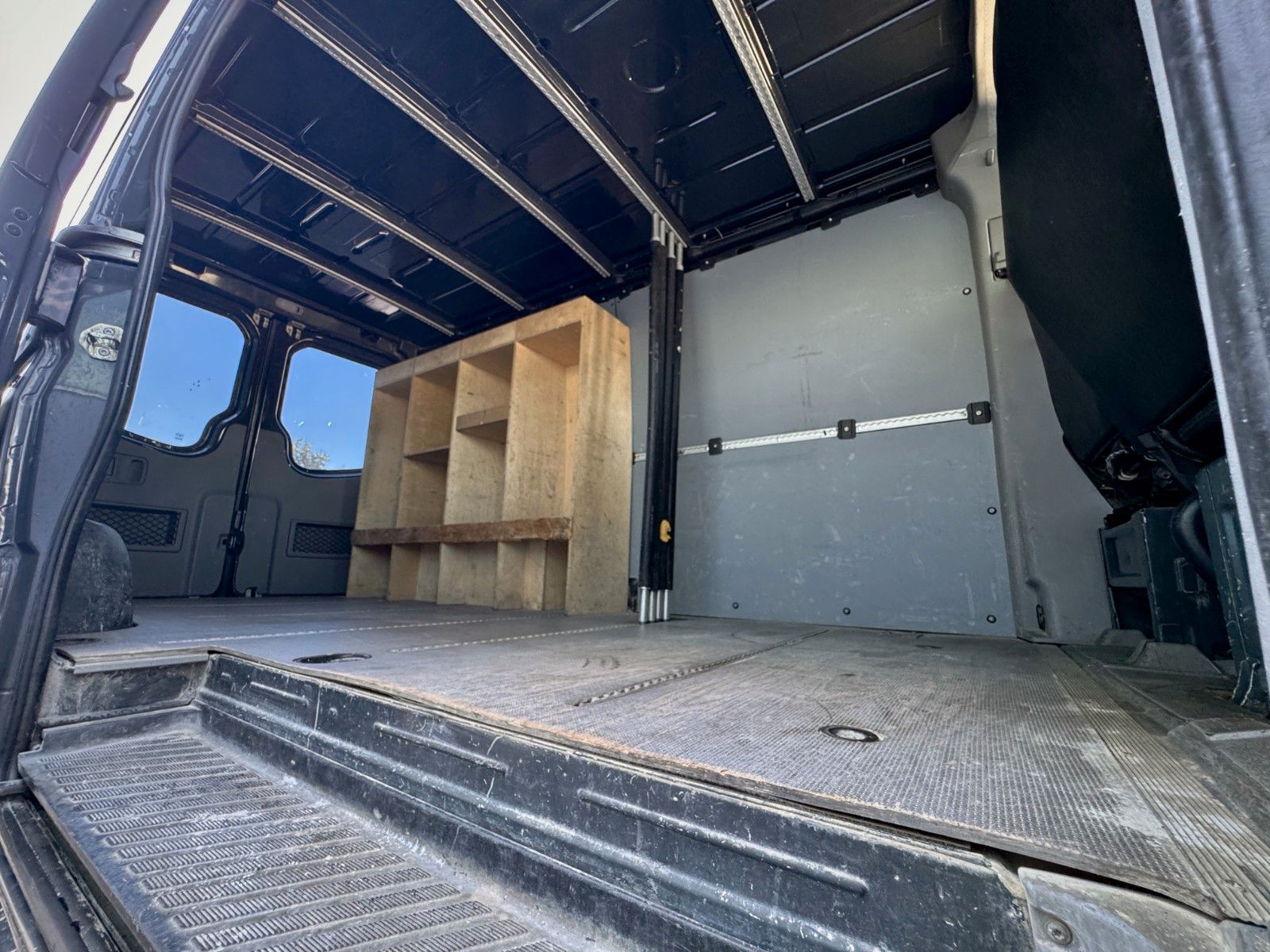 Fahrzeugabbildung Volkswagen Crafter 2.0 TDI Kasten 30 L2H1 *GLASTRANSPORT*