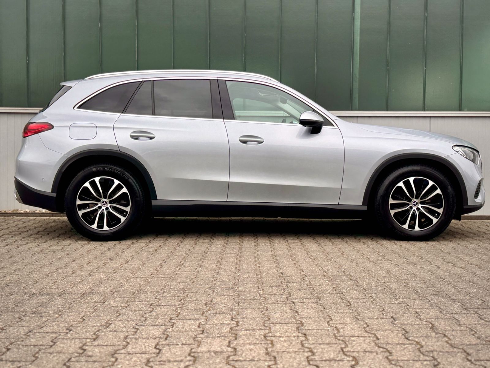 Fahrzeugabbildung Mercedes-Benz GLC 220d 4Matic Avantgarde *AHK|CAM|ASSIST*