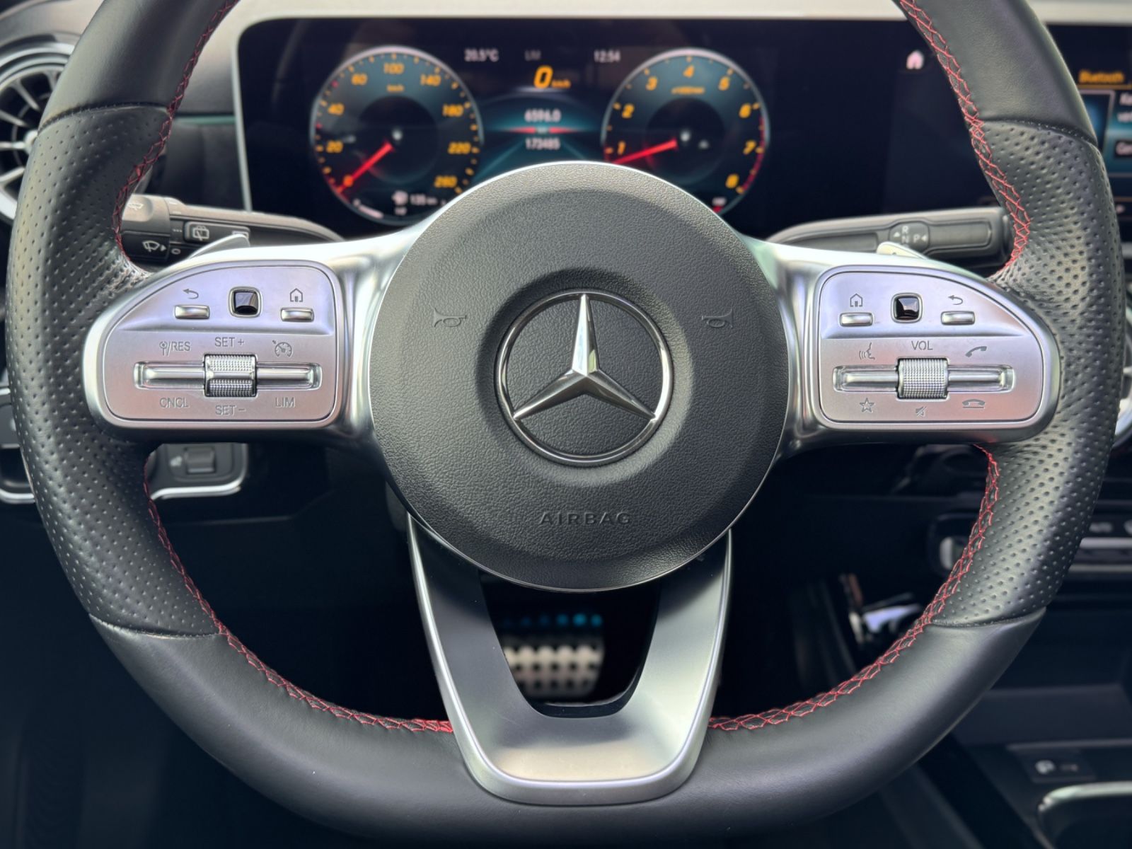 Fahrzeugabbildung Mercedes-Benz A 250 AMG-Line *PANORAMA|NIGHT|DAB|LED*