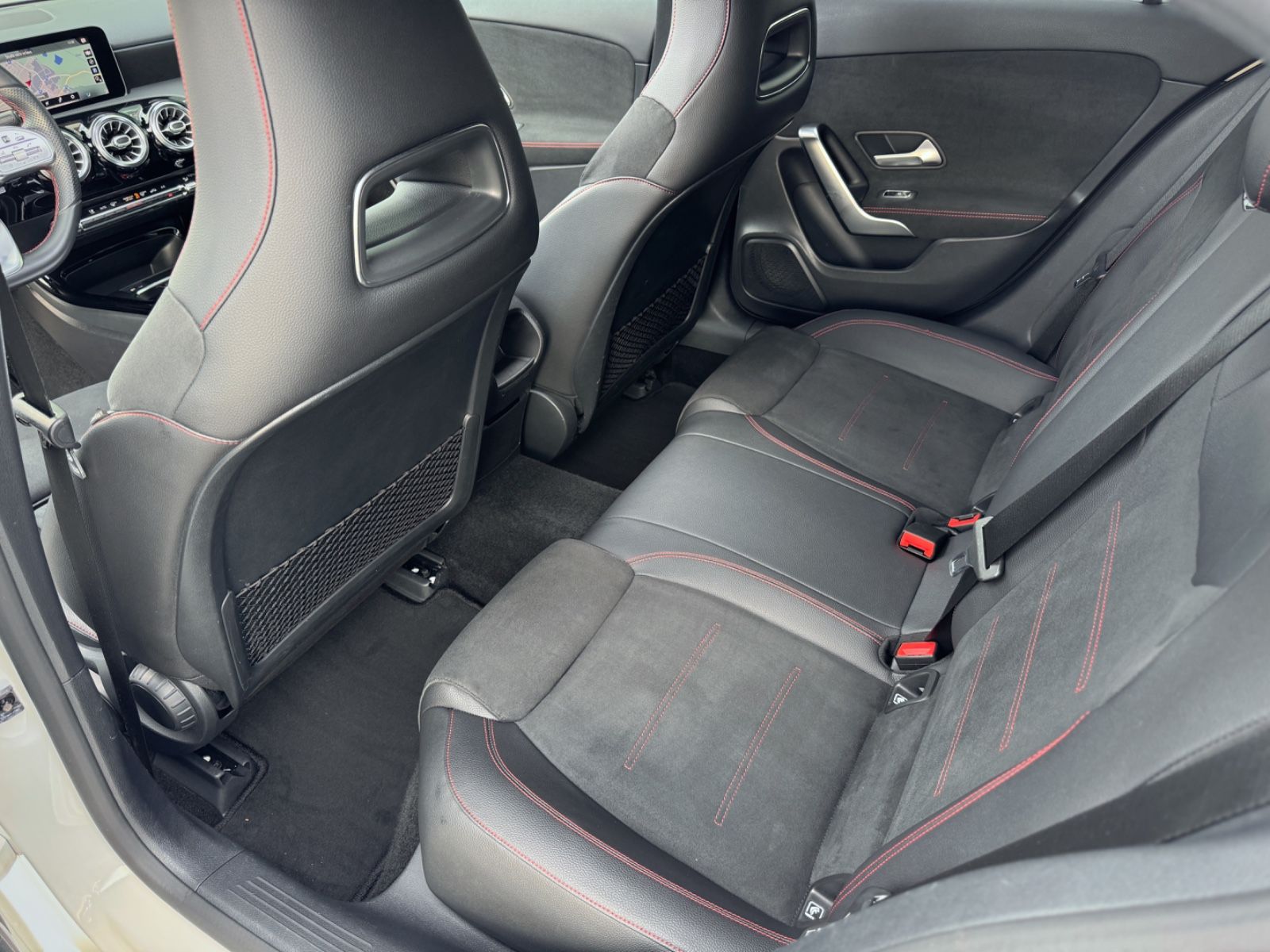 Fahrzeugabbildung Mercedes-Benz A 250 AMG-Line *PANORAMA|NIGHT|DAB|LED*