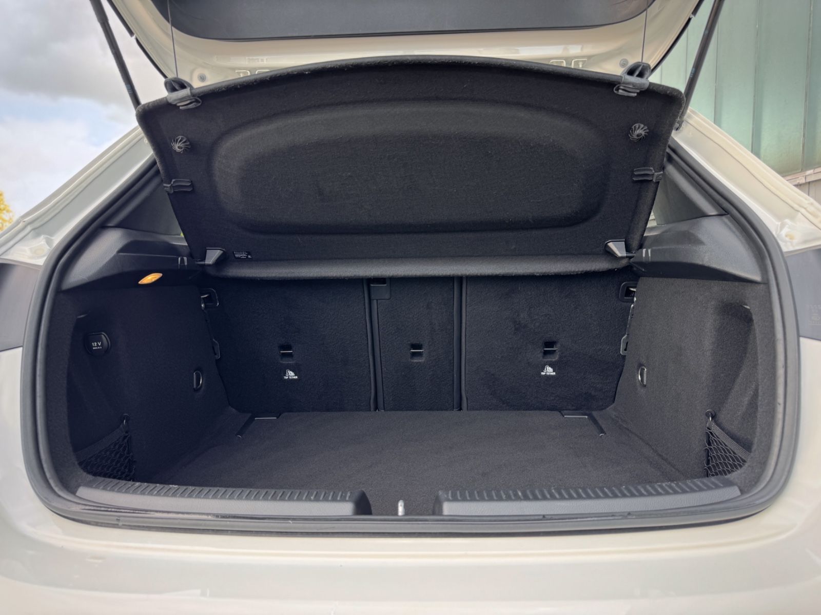 Fahrzeugabbildung Mercedes-Benz A 250 AMG-Line *PANORAMA|NIGHT|DAB|LED*