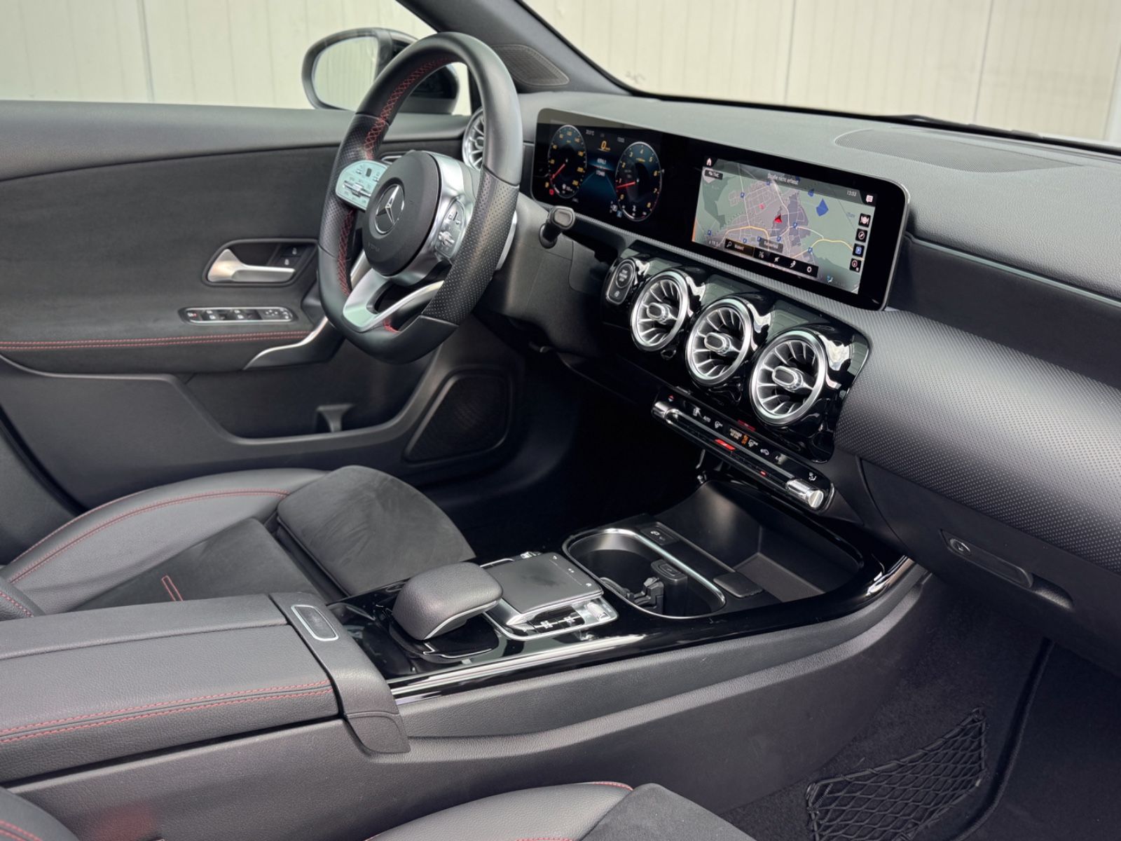 Fahrzeugabbildung Mercedes-Benz A 250 AMG-Line *PANORAMA|NIGHT|DAB|LED*