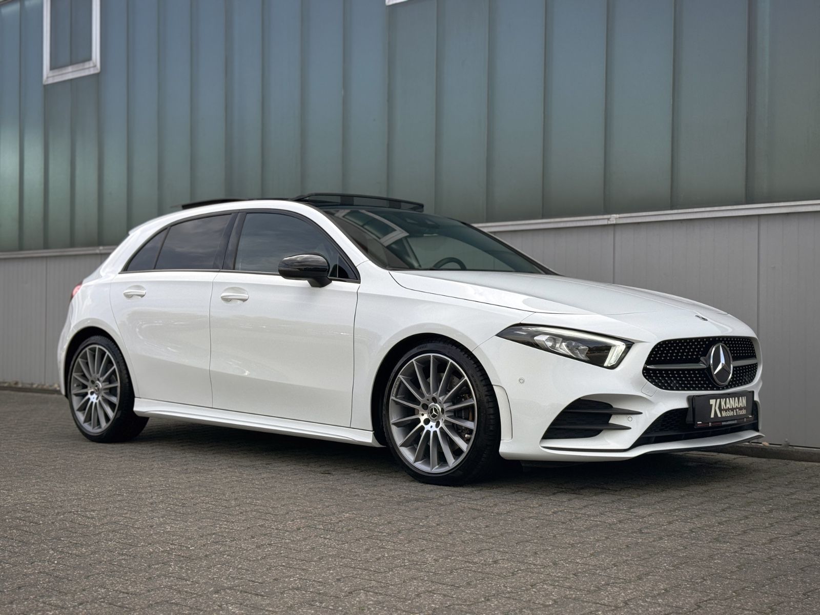 Fahrzeugabbildung Mercedes-Benz A 250 AMG-Line *PANORAMA|NIGHT|DAB|LED*