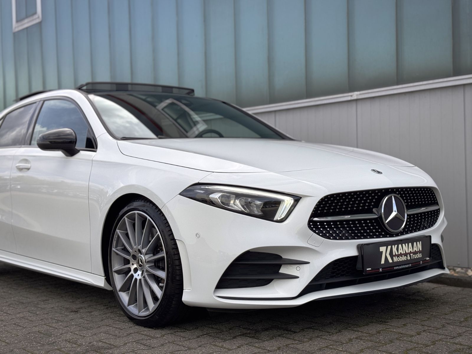 Fahrzeugabbildung Mercedes-Benz A 250 AMG-Line *PANORAMA|NIGHT|DAB|LED*