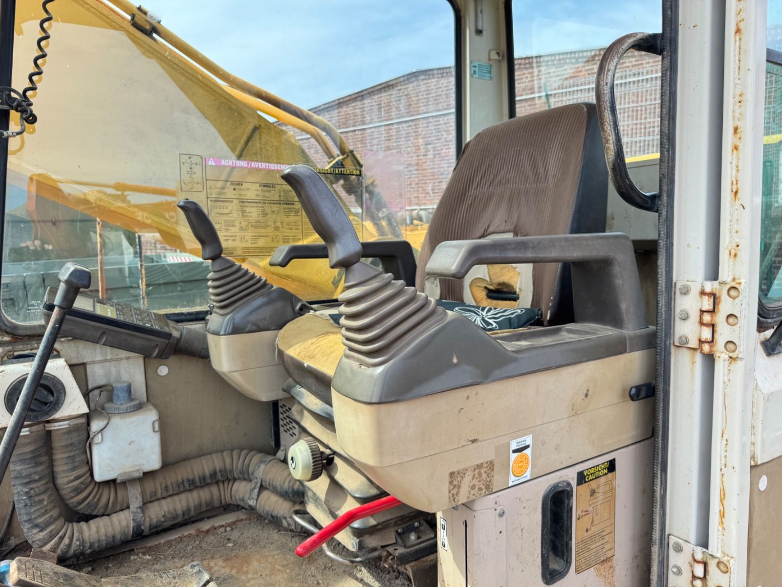 Fahrzeugabbildung Komatsu PC 300 NLC-5K