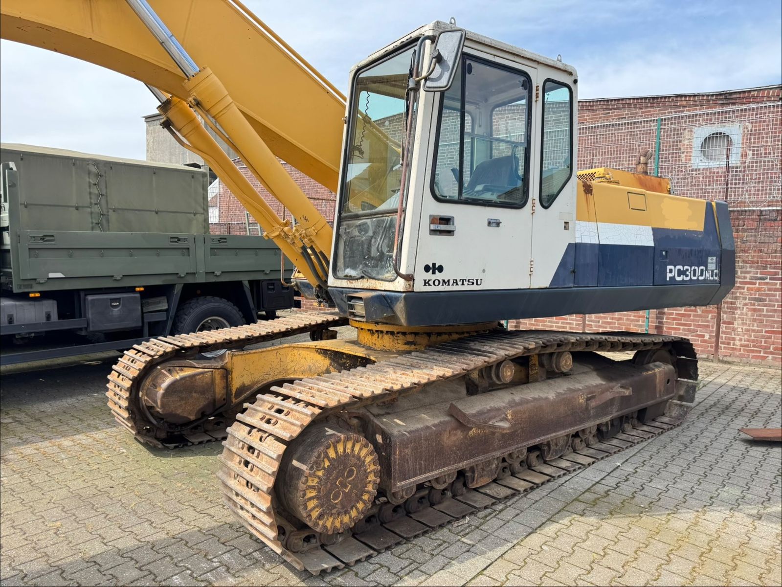 Fahrzeugabbildung Komatsu PC 300 NLC-5K
