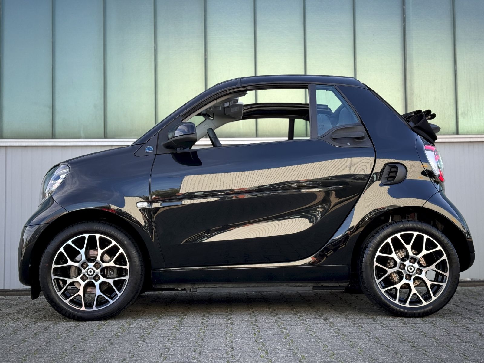 Fahrzeugabbildung Smart ForTwo Cabrio EQ Prime *CAM|LED|CARPLAY*