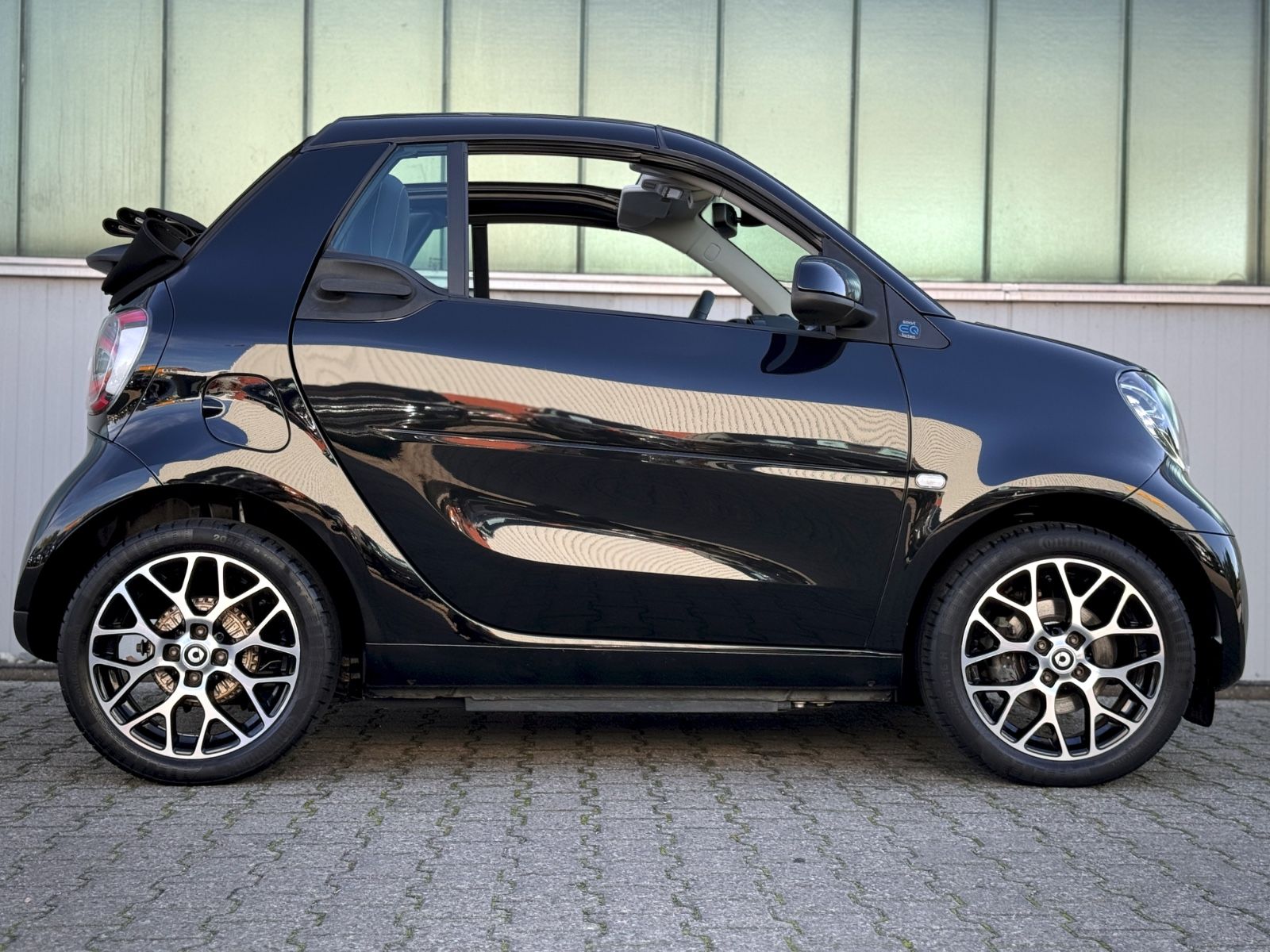 Fahrzeugabbildung Smart ForTwo Cabrio EQ Prime *CAM|LED|CARPLAY*