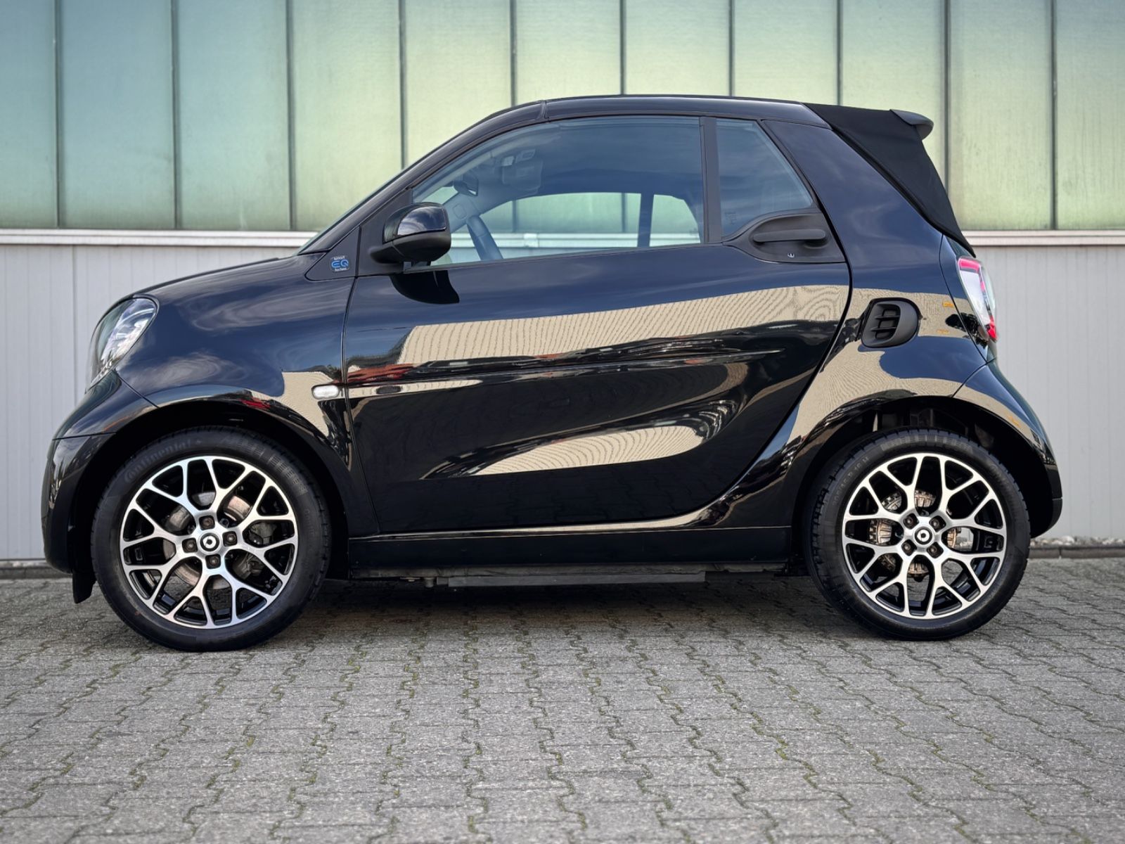 Fahrzeugabbildung Smart ForTwo Cabrio EQ Prime *CAM|LED|CARPLAY*
