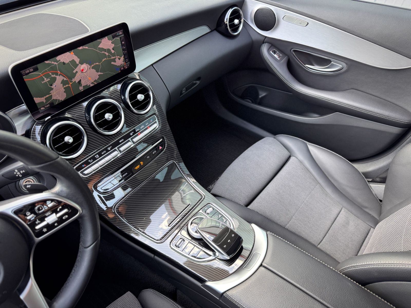 Fahrzeugabbildung Mercedes-Benz C 180 CGI Avantgarde *NAVI|CAM|SCHECKHEFT*