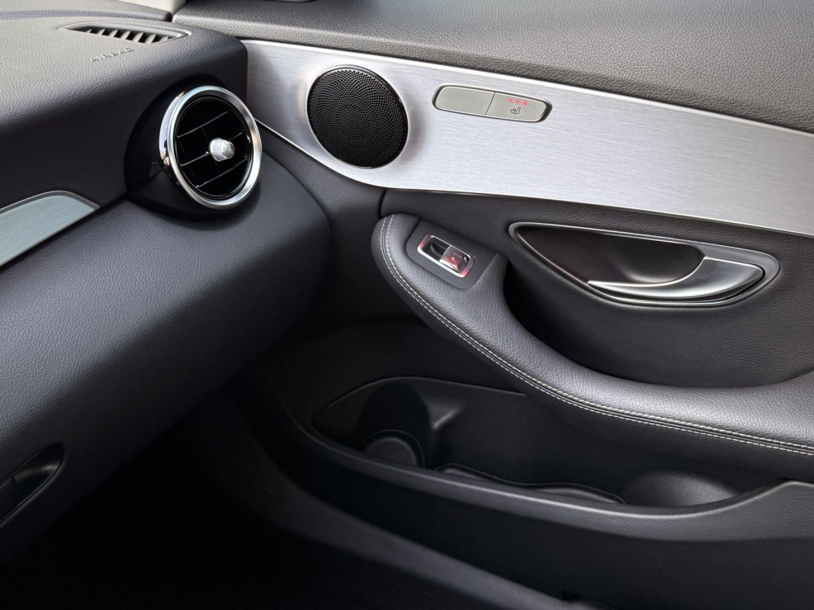 Fahrzeugabbildung Mercedes-Benz C 180 CGI Avantgarde *NAVI|CAM|SCHECKHEFT*