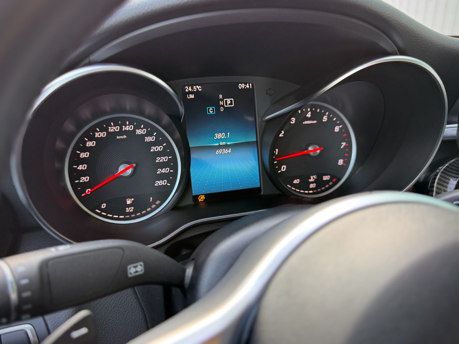 Fahrzeugabbildung Mercedes-Benz C 180 CGI Avantgarde *NAVI|CAM|SCHECKHEFT*