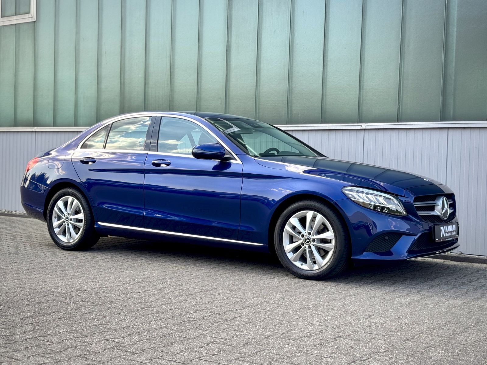 Fahrzeugabbildung Mercedes-Benz C 180 CGI Avantgarde *NAVI|CAM|SCHECKHEFT*