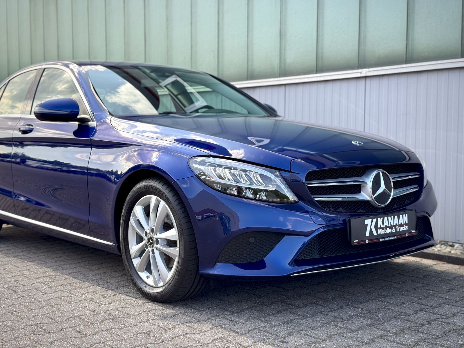 Fahrzeugabbildung Mercedes-Benz C 180 CGI Avantgarde *NAVI|CAM|SCHECKHEFT*