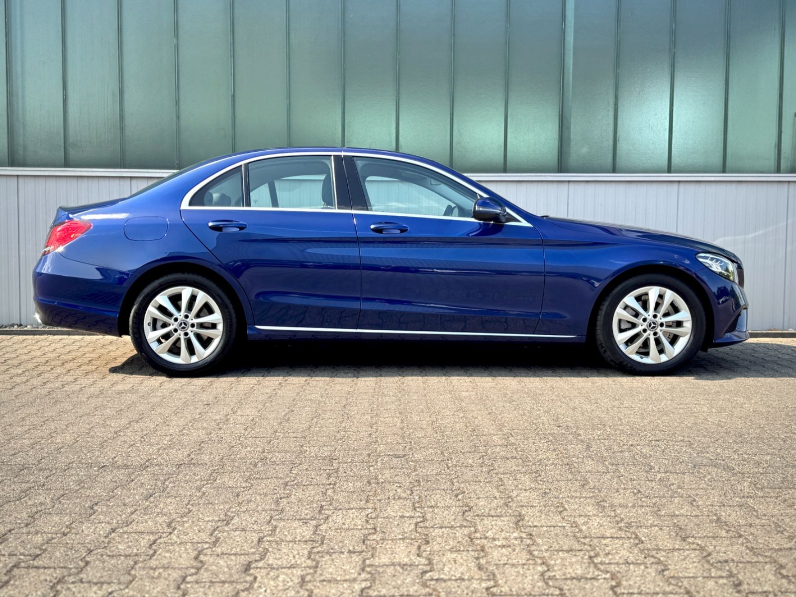 Fahrzeugabbildung Mercedes-Benz C 180 CGI Avantgarde *NAVI|CAM|SCHECKHEFT*