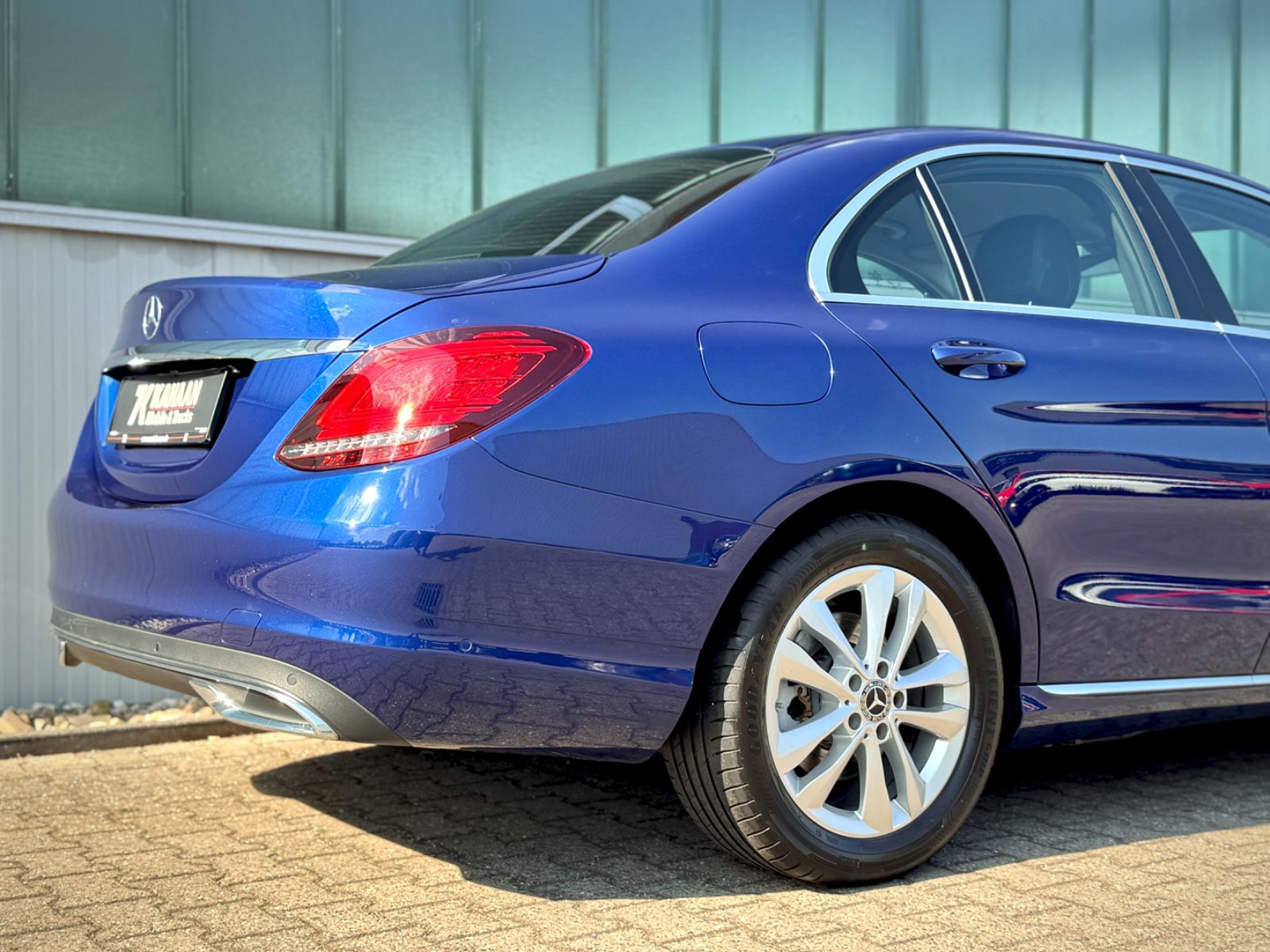 Fahrzeugabbildung Mercedes-Benz C 180 CGI Avantgarde *NAVI|CAM|SCHECKHEFT*