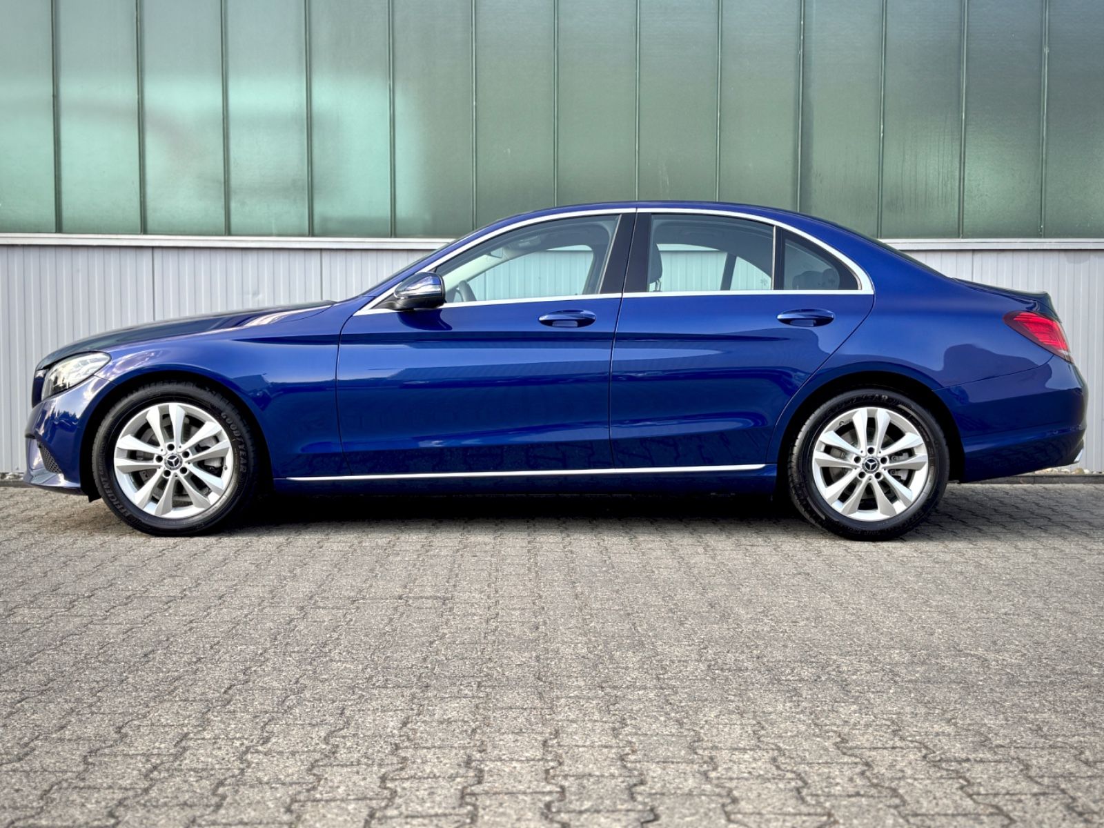 Fahrzeugabbildung Mercedes-Benz C 180 CGI Avantgarde *NAVI|CAM|SCHECKHEFT*