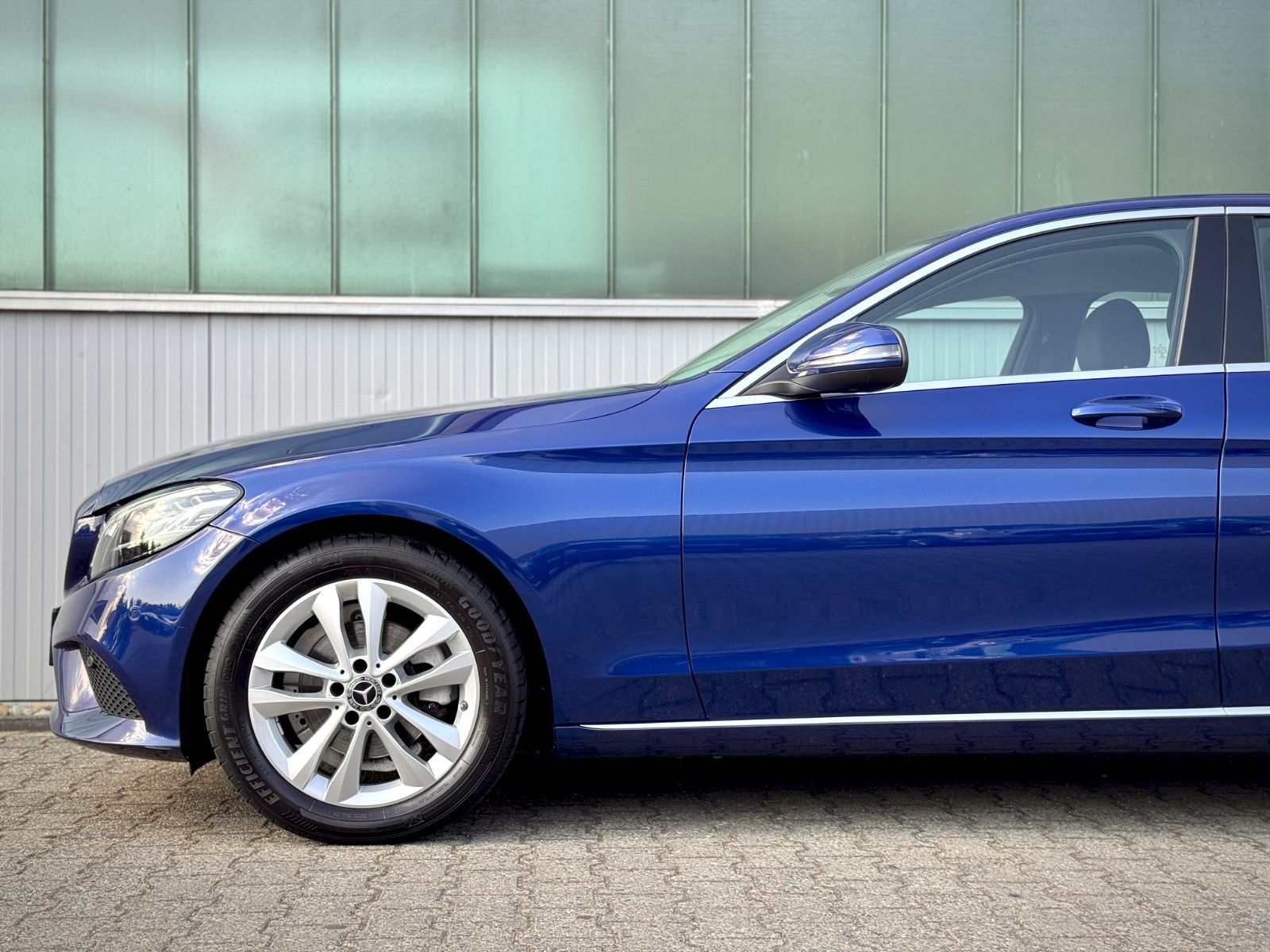 Fahrzeugabbildung Mercedes-Benz C 180 CGI Avantgarde *NAVI|CAM|SCHECKHEFT*