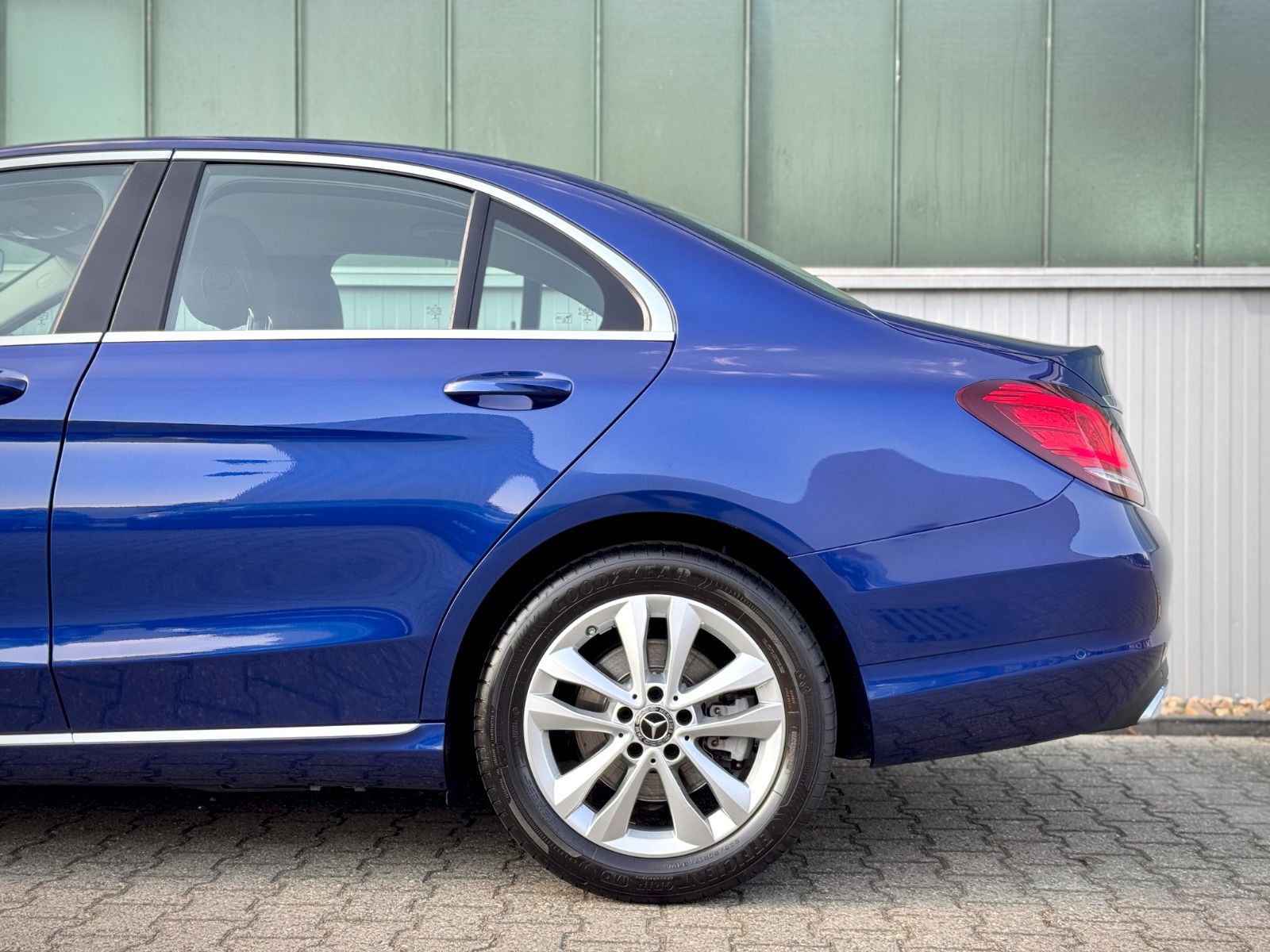 Fahrzeugabbildung Mercedes-Benz C 180 CGI Avantgarde *NAVI|CAM|SCHECKHEFT*
