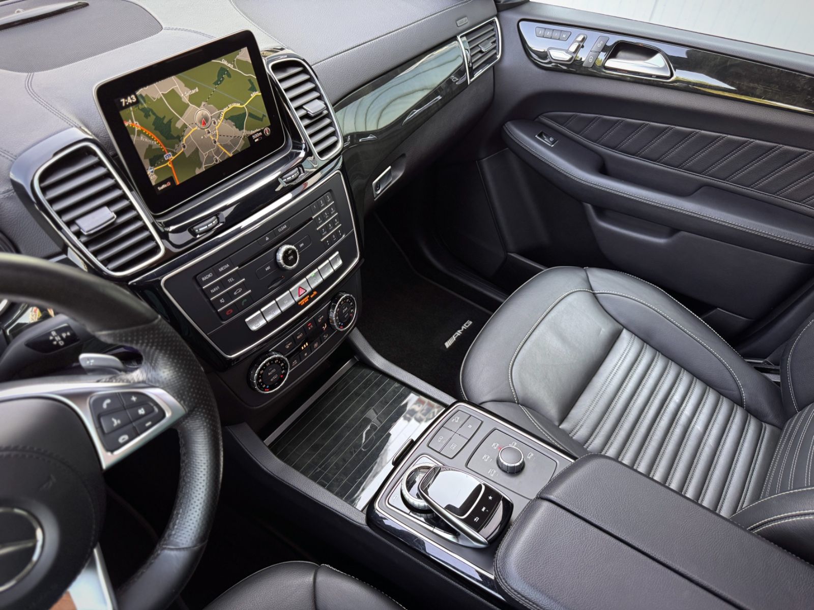 Fahrzeugabbildung Mercedes-Benz GLS 350d 4Matic AMG-Line *PANORAMA|AHK|7-SITZE*