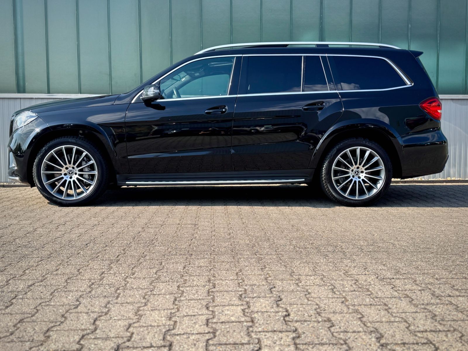 Fahrzeugabbildung Mercedes-Benz GLS 350d 4Matic AMG-Line *PANORAMA|AHK|7-SITZE*