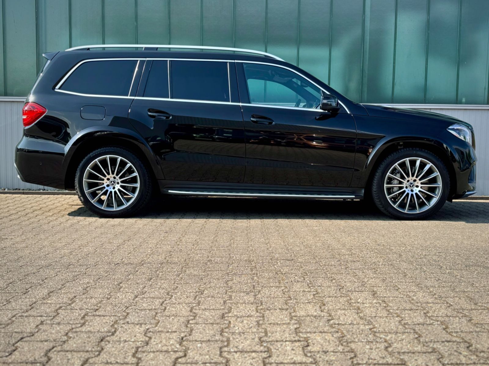 Fahrzeugabbildung Mercedes-Benz GLS 350d 4Matic AMG-Line *PANORAMA|AHK|7-SITZE*