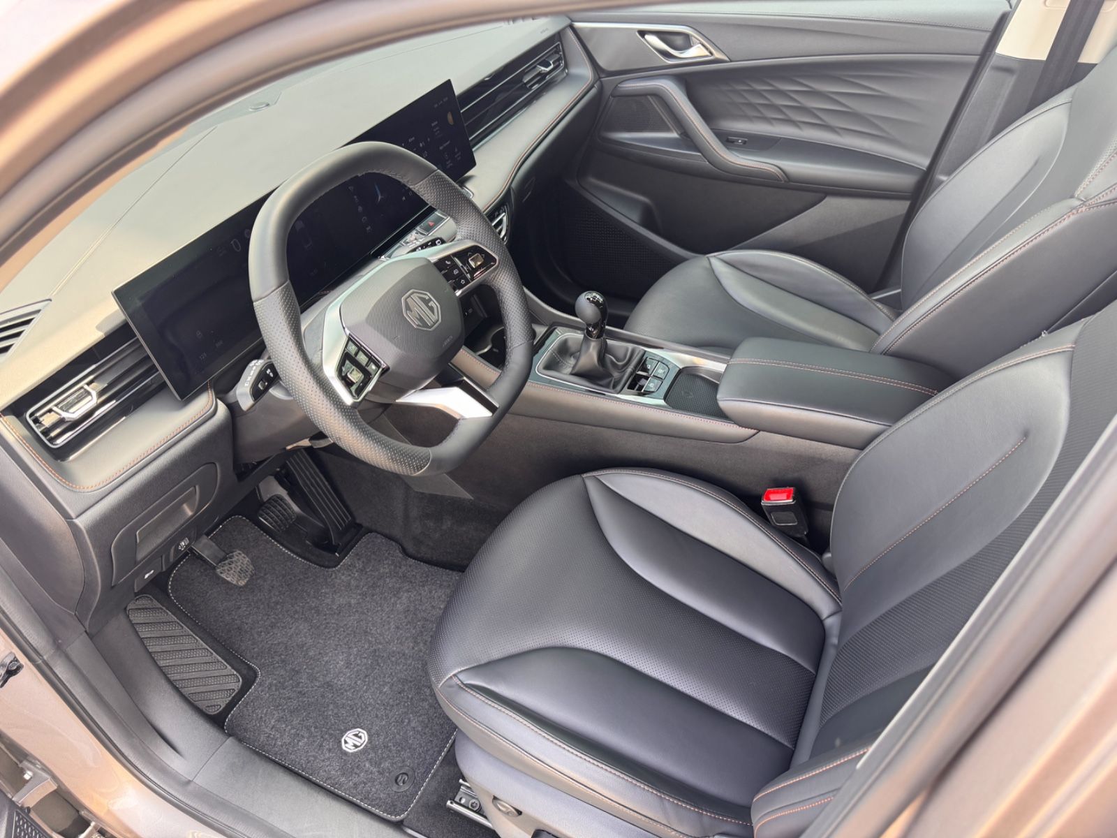 Fahrzeugabbildung MG HS 1.5 T-GDI MT Luxury *CAM|ASSIST|LEDER|1.HAND*