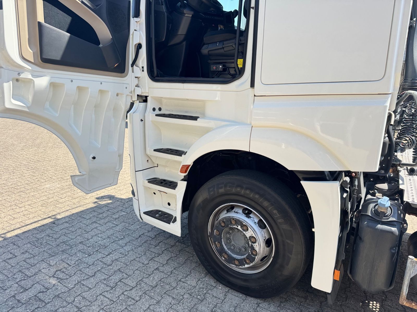 Fahrzeugabbildung Mercedes-Benz 1846 Actros 5 L-Fahrerhaus   Kipphydraulik
