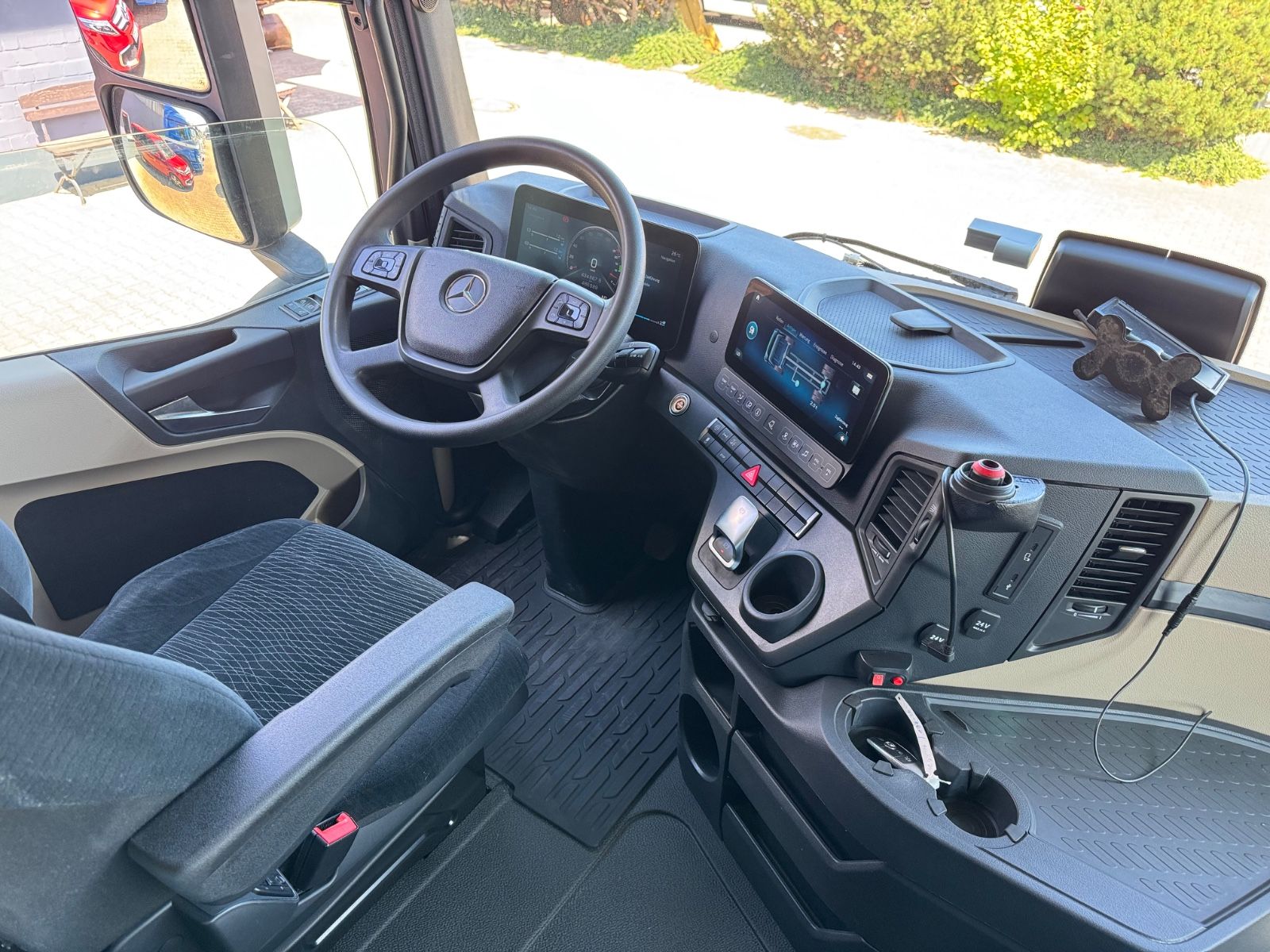 Fahrzeugabbildung Mercedes-Benz 1846 Actros 5 L-Fahrerhaus   Kipphydraulik